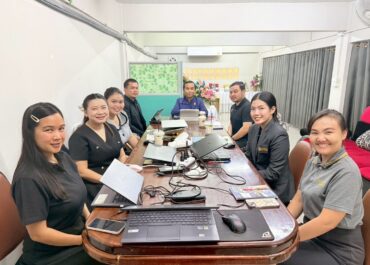 พบปะให้กำลังใจนักศึกษาระดับบัณฑิตศึกษา สาขาวิชาการบริหารการศึกษา มหาวิทยาลัยราชภัฏมหาสารคาม ที่เข้าฝึกประสบการณ์วิชาชีพผู้บริหารการศึกษา