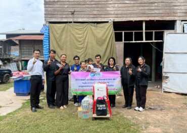 ลงพื้นที่เยี่ยมบ้านนักเรียนที่ประสบปัญหายากจน