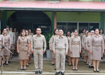 เคารพธงชาติ สวดมนต์ไหว้พระ และกล่าวคำปฏิญญา "เขตสุจริต"